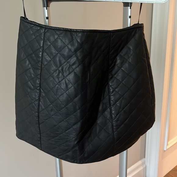 Forever 21 Black Quilted mini skirt - Picture 3 of 3